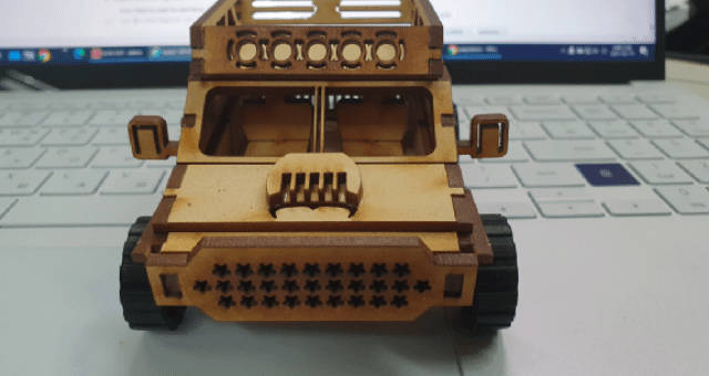Wood Toy: SUV(버전 8)