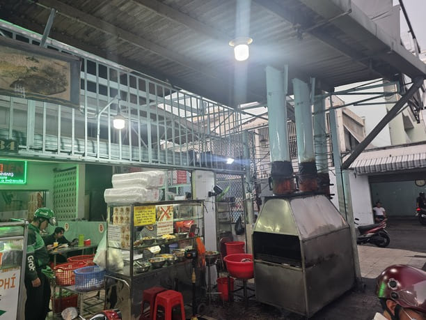 껌 땀 바 기엔, Cơm Tấm Ba Ghiền